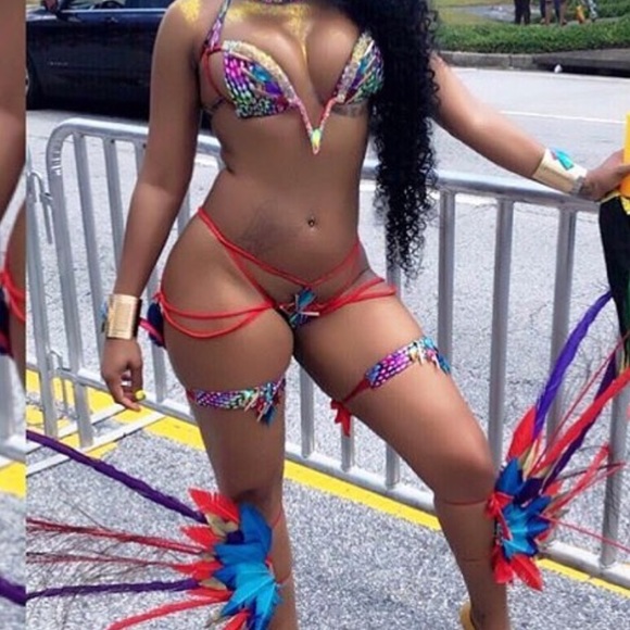 Carnival Outfits - Picture 2 of 6